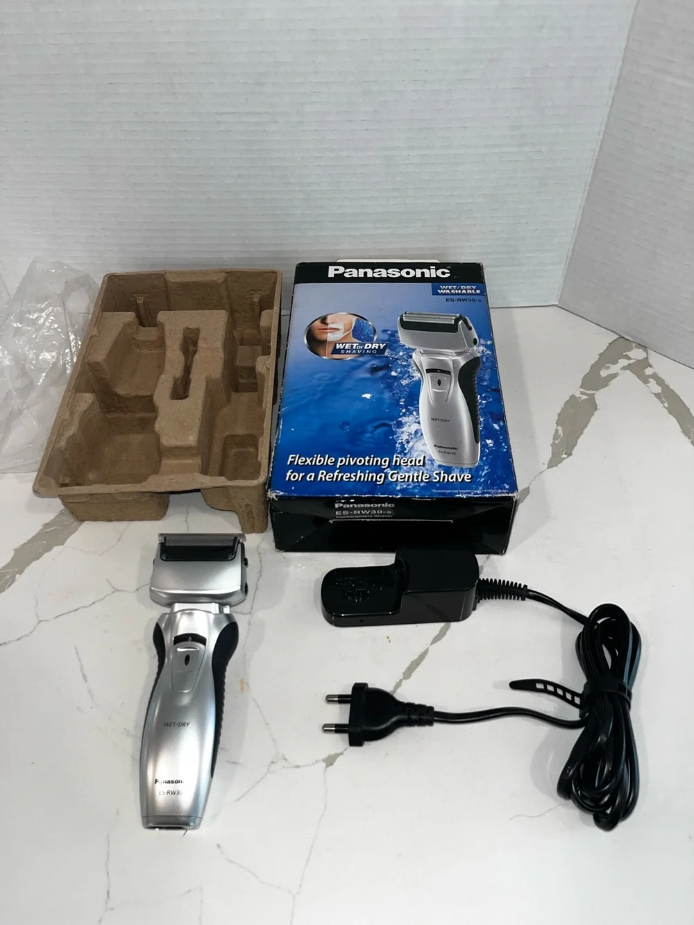 Panasonic Twin 2 Blade Wet/Dry Recharge ES-RW30-S European Market or Traveling